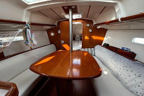 Beneteau Oceanis Clipper 323 image