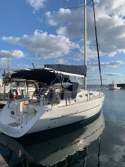 Beneteau Oceanis Clipper 323 image