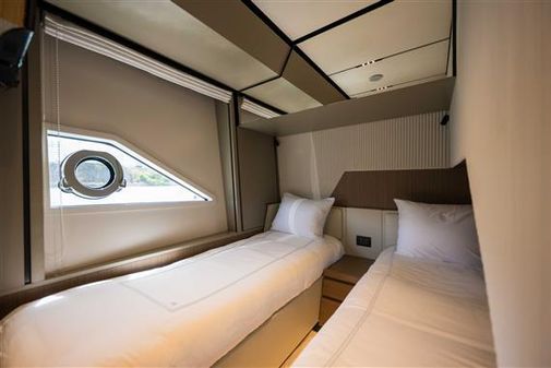 Ferretti Yachts 720 image