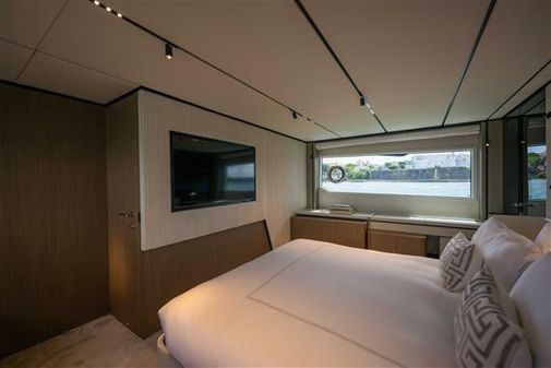 Ferretti Yachts 720 image