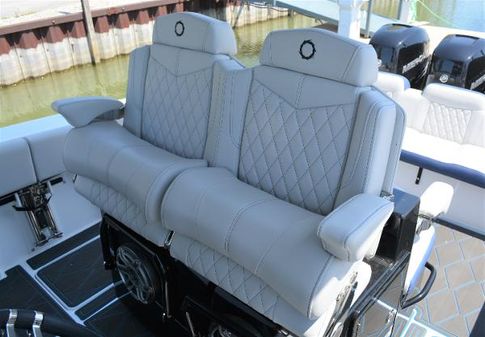Fountain 38-CENTER-CONSOLE image