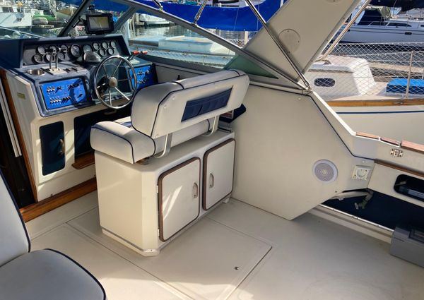 Sea Ray 340 Express Cruiser image