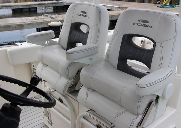 Cobia 301-CENTER-CONSOLE image