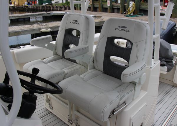 Cobia 301-CENTER-CONSOLE image