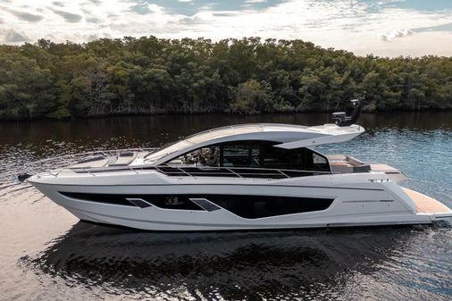 Sunseeker Predator 65 image