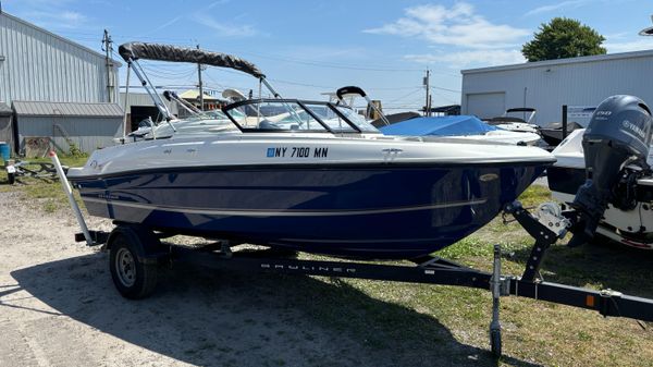 Bayliner VR4 Bowrider I/O 