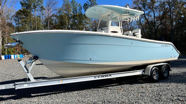 Cobia 262 Center Console 