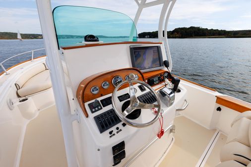 Hunt Yachts 25 CC image