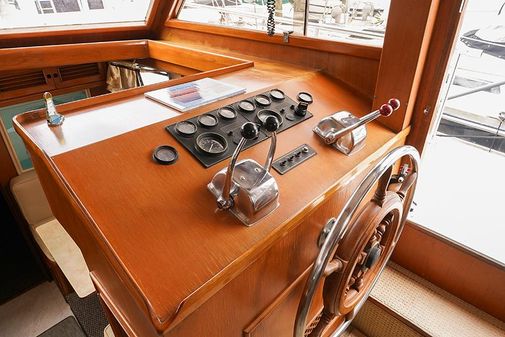 Marine Trader Tradewinds 47 image