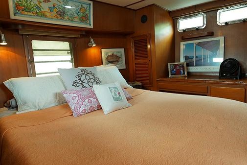 Marine Trader Tradewinds 47 image