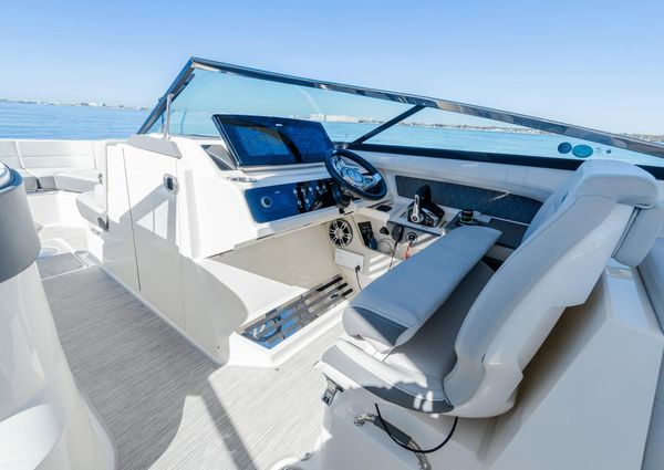 Sea Ray 310 SLX OB image