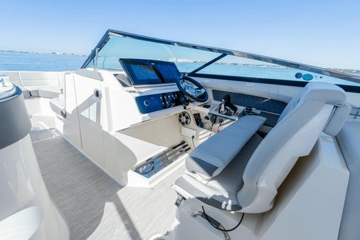 Sea Ray 310 SLX OB image