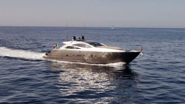 Pershing 76