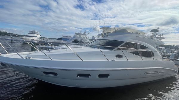 Sealine F42/5