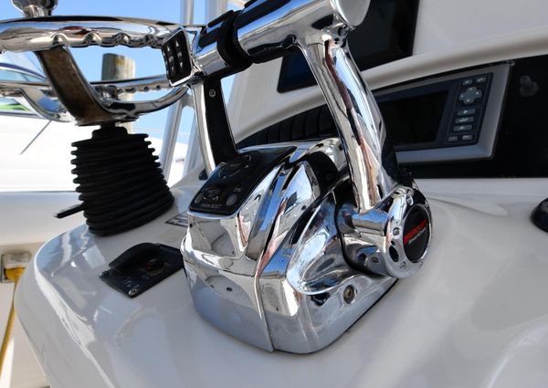 Boston-whaler 320-OUTRAGE image