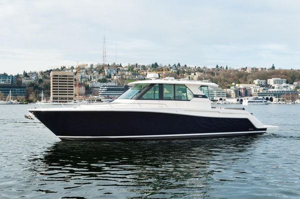 Tiara Q44 - main image