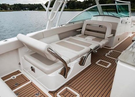 Boston Whaler 320 Vantage image