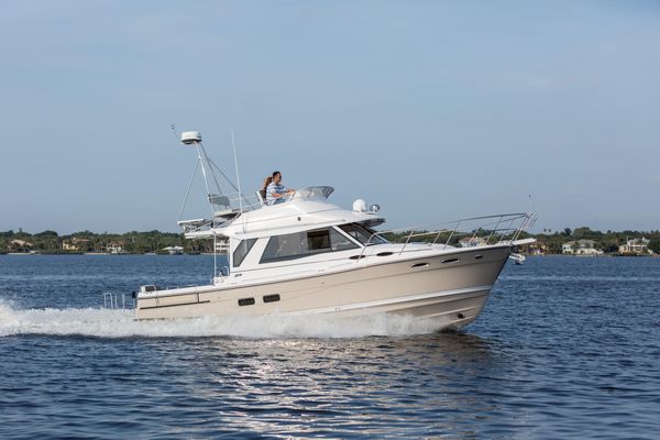 Cutwater C-30 CB Luxury Edition - main image