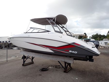 Yamaha Boats AR240 image