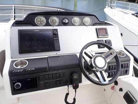 Sea Ray 510 Fly image