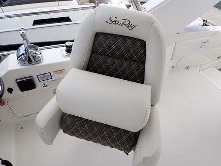 Sea Ray 510 Fly image