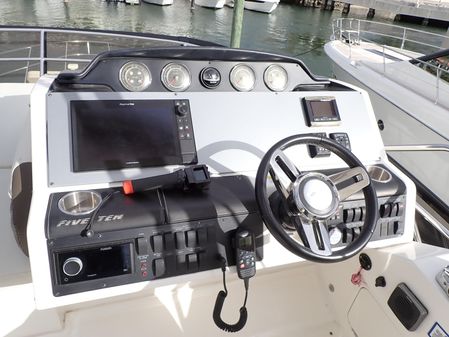 Sea Ray 510 Fly image