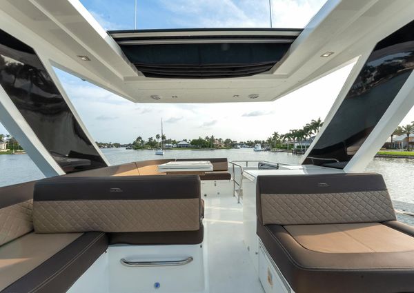 Galeon 500 Fly image