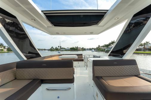 Galeon 500 Fly image