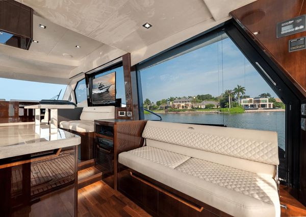 Galeon 500 Fly image