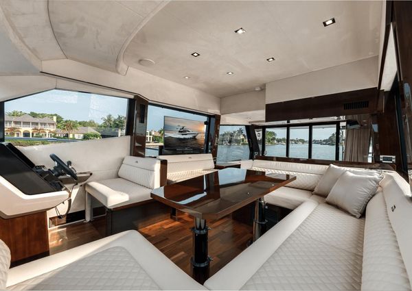 Galeon 500 Fly image