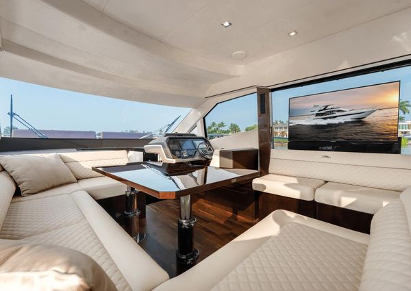 Galeon 500 Fly image