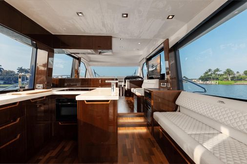 Galeon 500 Fly image