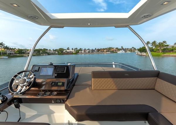 Galeon 500 Fly image