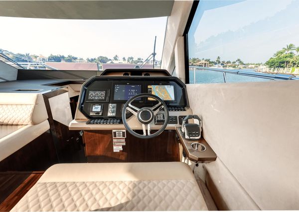 Galeon 500 Fly image