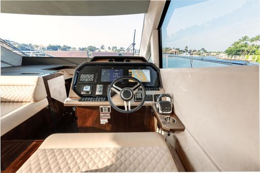 Galeon 500 Fly image