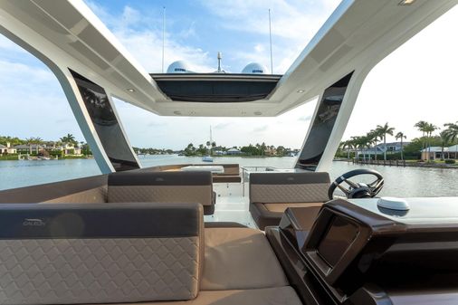 Galeon 500 Fly image