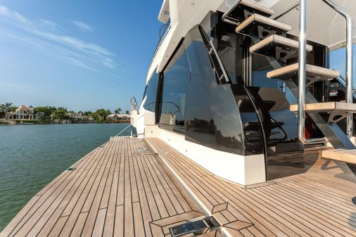 Galeon 500 Fly image