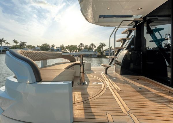 Galeon 500 Fly image