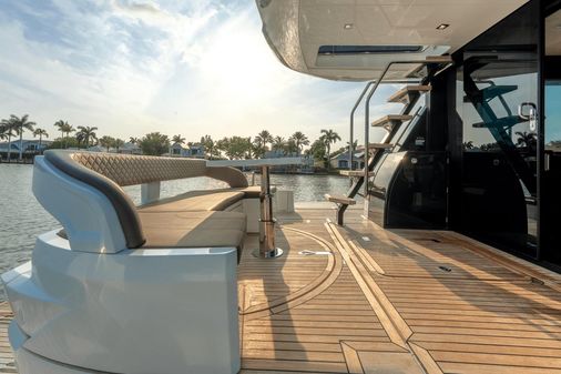 Galeon 500 Fly image