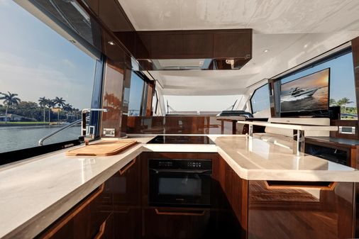 Galeon 500 Fly image