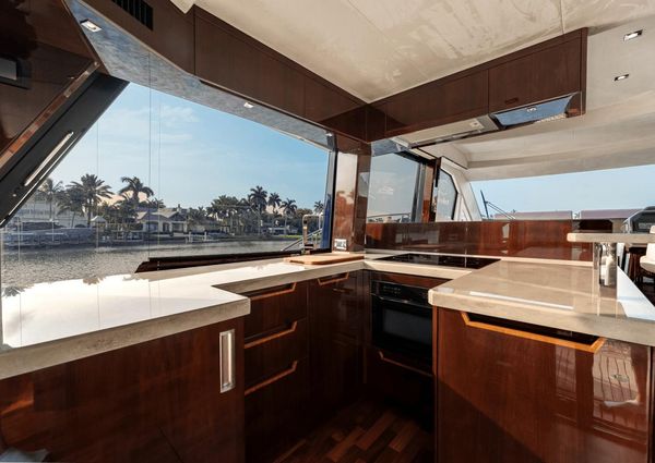 Galeon 500 Fly image