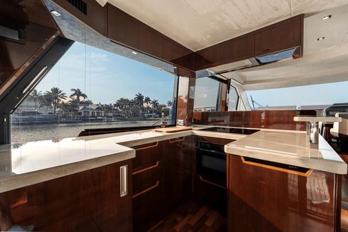 Galeon 500 Fly image