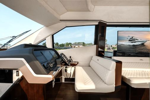 Galeon 500 Fly image