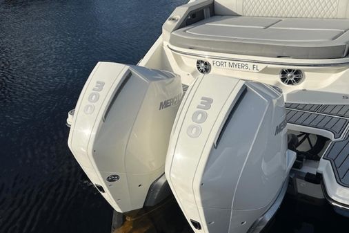 Sea Ray SLX 310 OB image