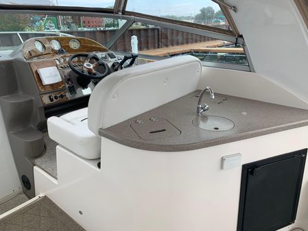 Rinker 320 Express Cruiser image