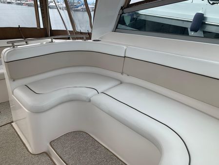 Rinker 320 Express Cruiser image