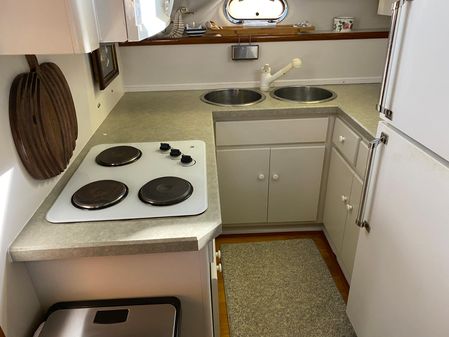 Carver 440 Aft Cabin Motor Yacht image