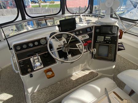 Carver 440 Aft Cabin Motor Yacht image