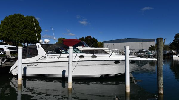 Sea Ray 370 Express Cruiser