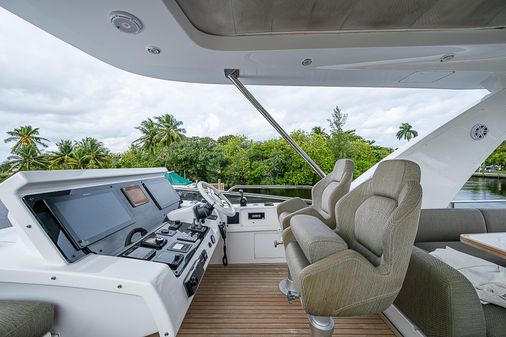 Azimut 66 image